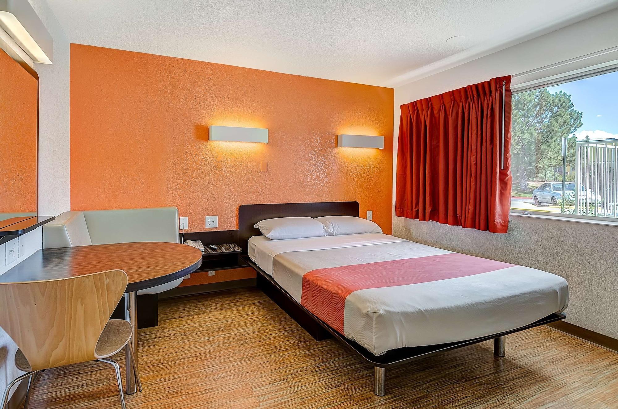 Park Inn By Radisson, Торнтън Екстериор снимка